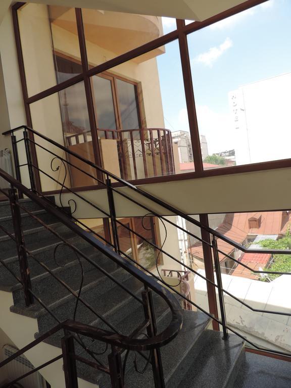 Begi Hotel Тбилиси Екстериор снимка